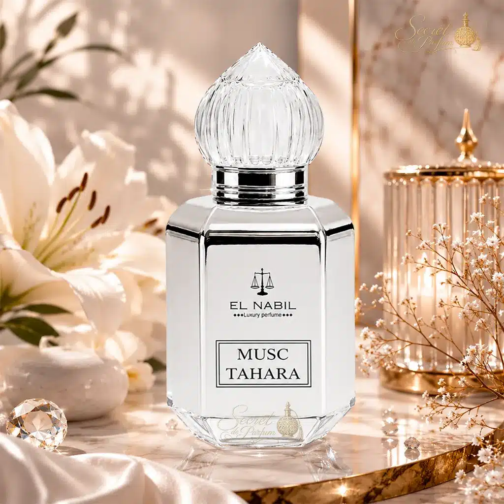 Musc Tahara – Eau de Parfum Mixte 65 ml | El Nabil 4 Parfum Musc Tahara El Nabil dans une ambiance élégante aux fleurs blanches.